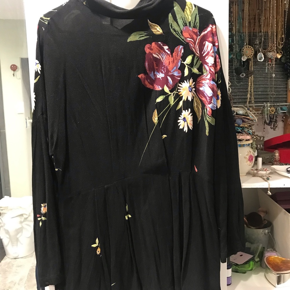 Below hips Free People unique Blouse